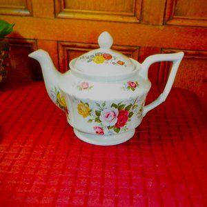 VINTAGE ~~~ ARTHUR WOOD England ~~~ TEAPOT